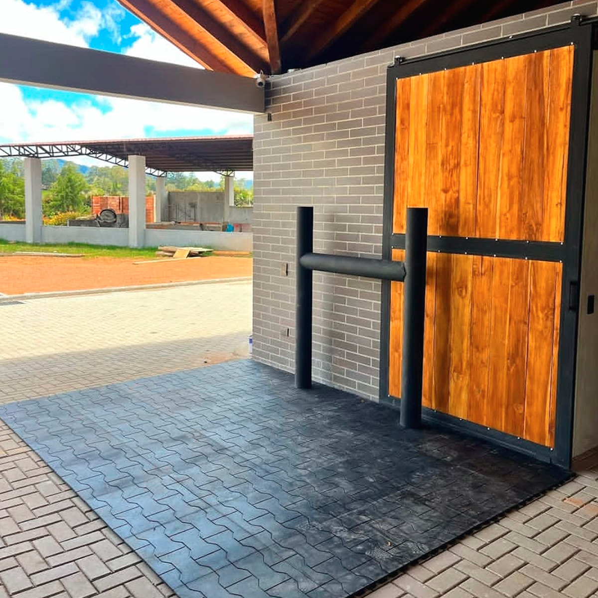Piso Ecuestre de Hule para Caballeriza Negro